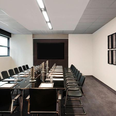 Sheraton Melbourne Hotel Екстер'єр фото A meeting room