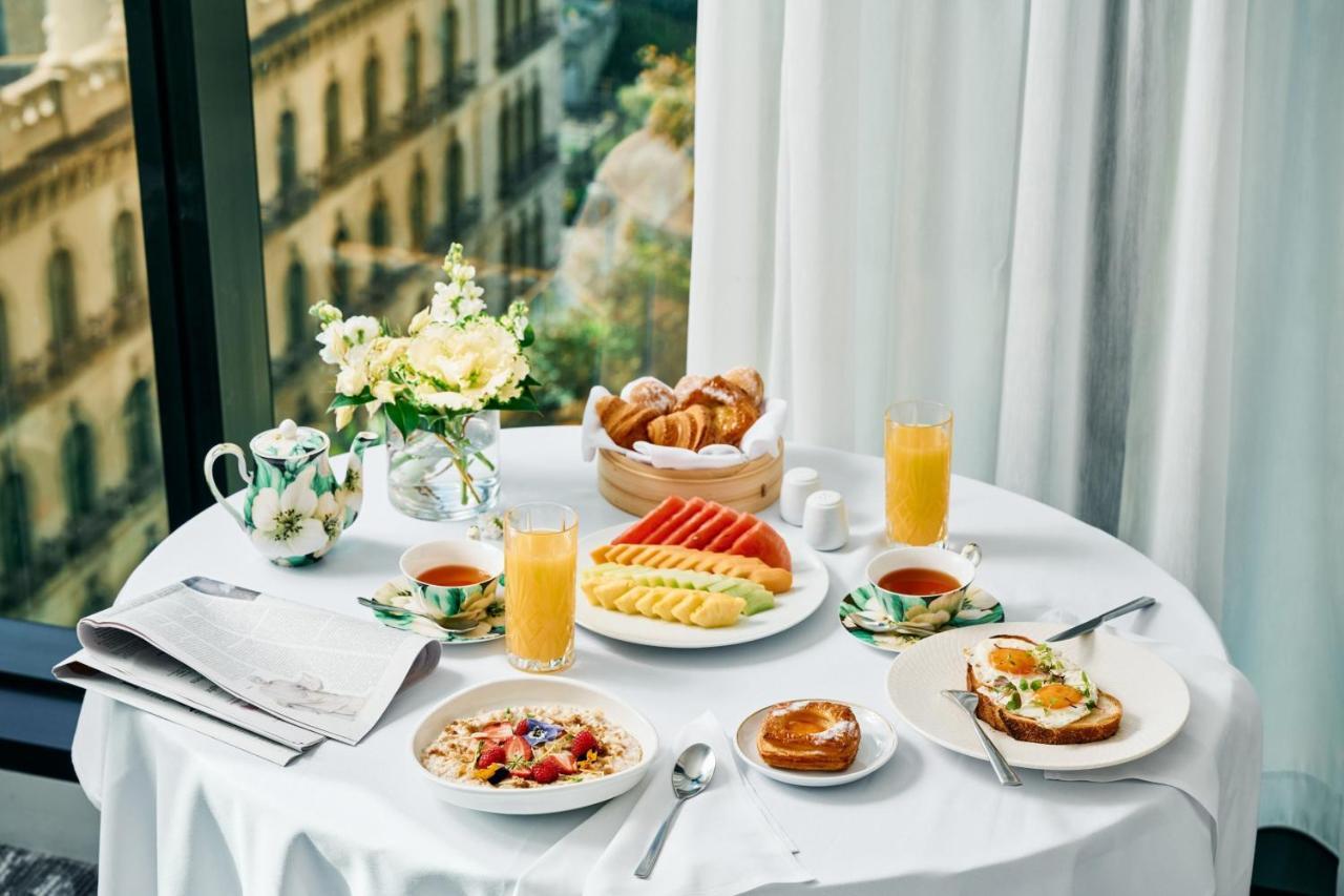 Sheraton Melbourne Hotel Екстер'єр фото A continental breakfast