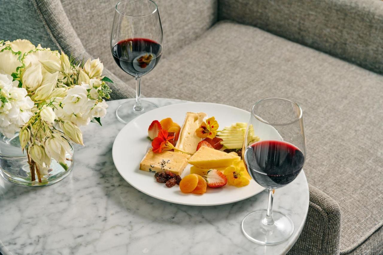 Sheraton Melbourne Hotel Екстер'єр фото Cheese and wine