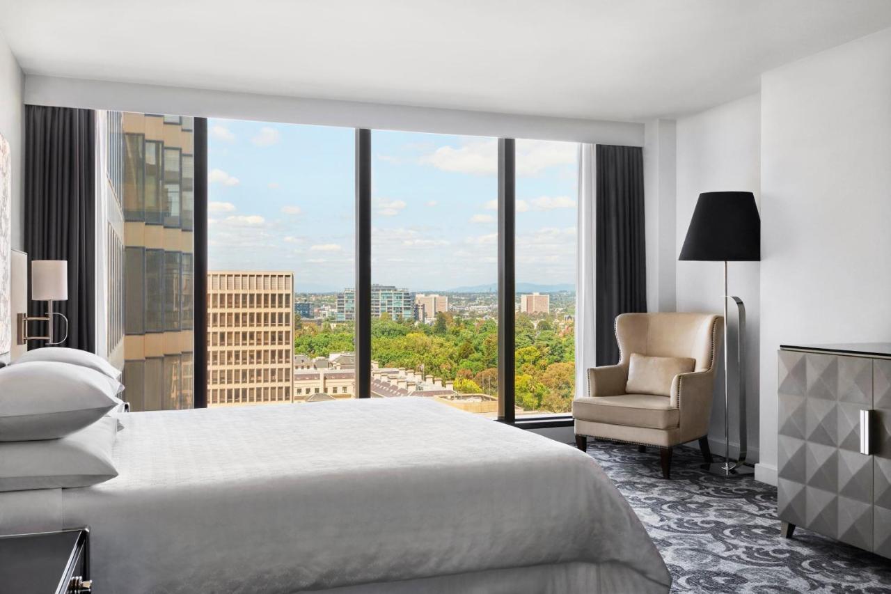Sheraton Melbourne Hotel Екстер'єр фото A bedroom at the Westin