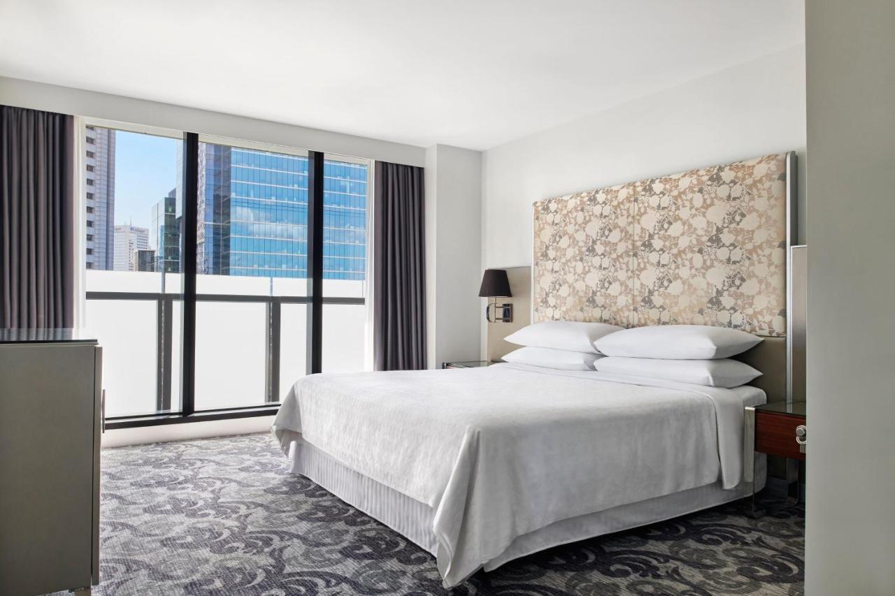 Sheraton Melbourne Hotel Екстер'єр фото A guest room at the hotel