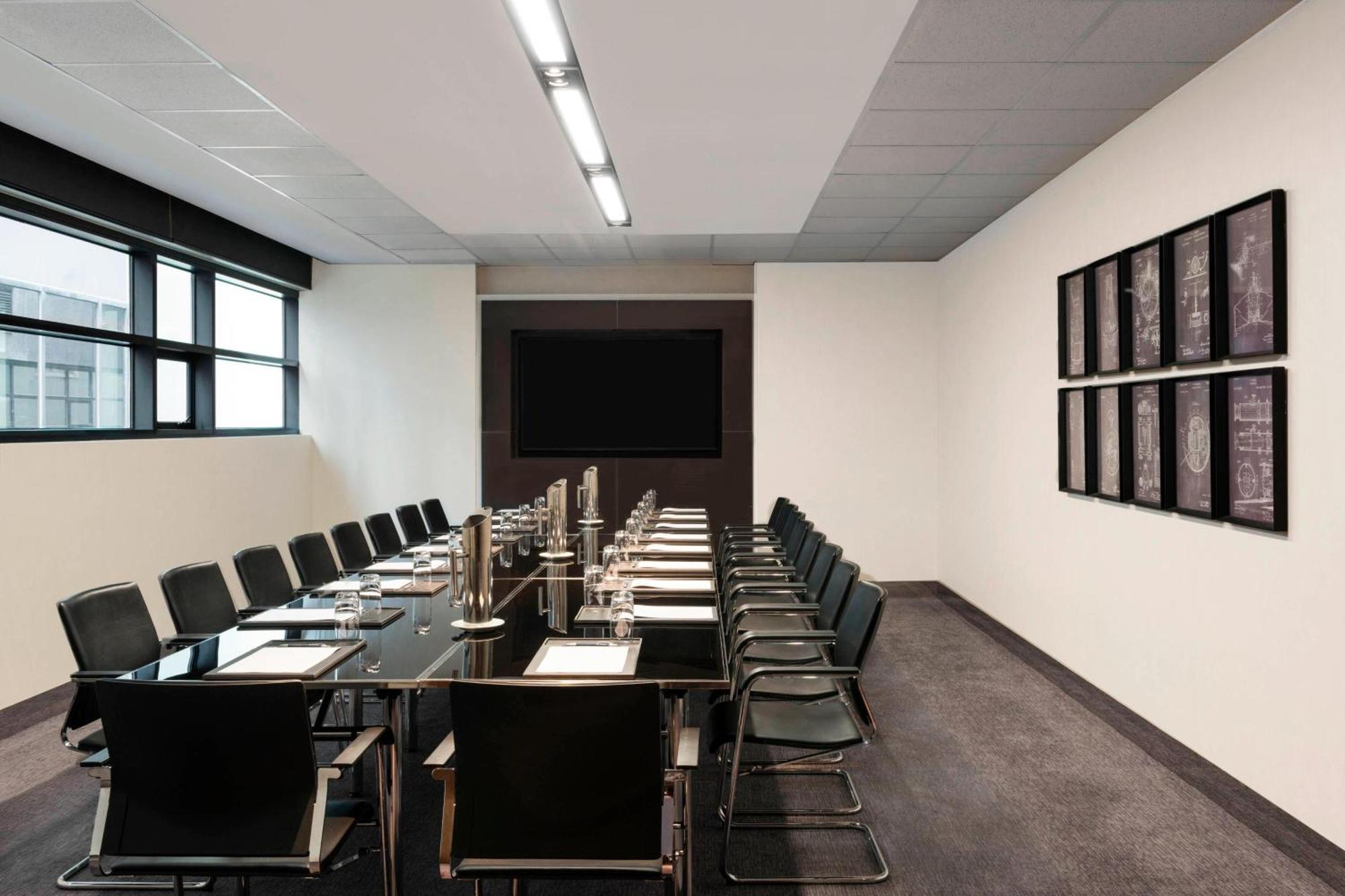 Sheraton Melbourne Hotel Екстер'єр фото A meeting room